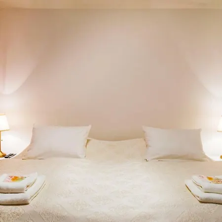 Aparthotel Centrum S Ranajkami A Saunou Martin